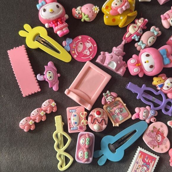 Hello Kitty and Friends Assorted Toy Collection Pack Charms Key Rings Hair Clips - Picture 4 of 7